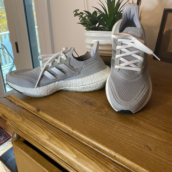 Adidas Primeblue Ultraboost Grey and White Sneakers - Size 8 - Picture 3 of 15